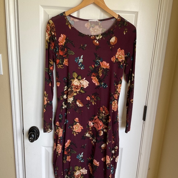 Reborn J Dresses & Skirts - Floral body con midi dress